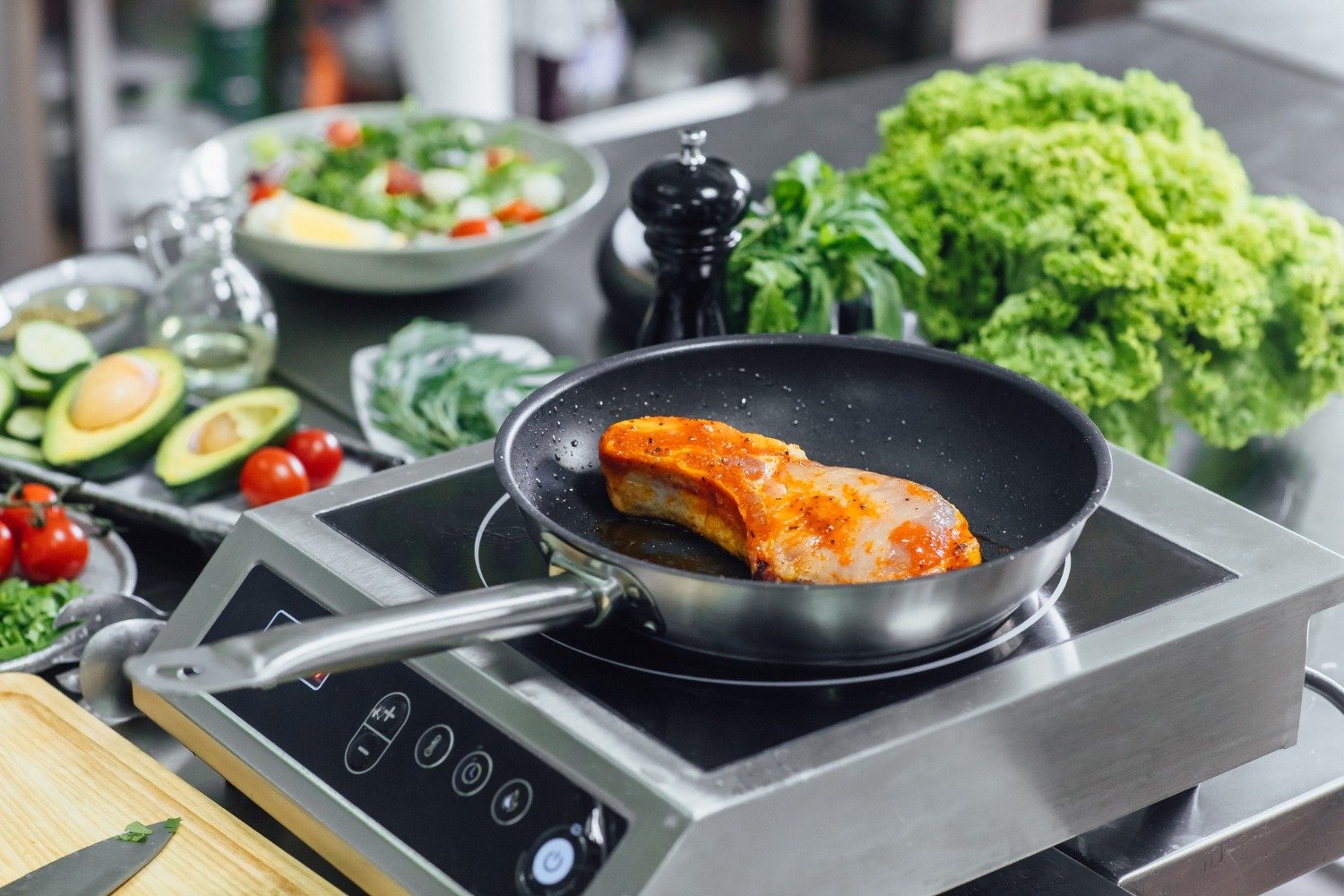 The Future of Hybrid Cookware Technology in Modern Kitchens