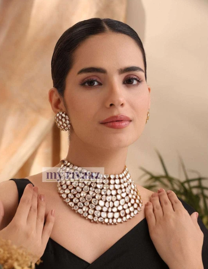 Kundan Jewelry Set Can Bring Traditional Detail to Modern Indian and Indo-Western Outfits